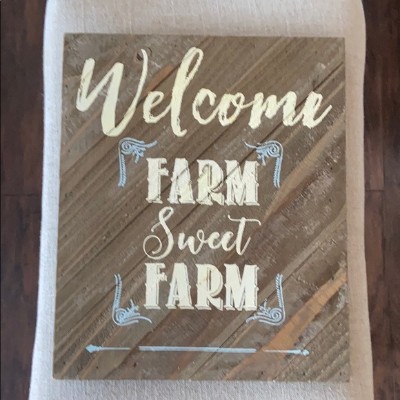 Tori’s Unique Boutique Other - Super cute ⭐️ Wooden Welcome Farm Sign